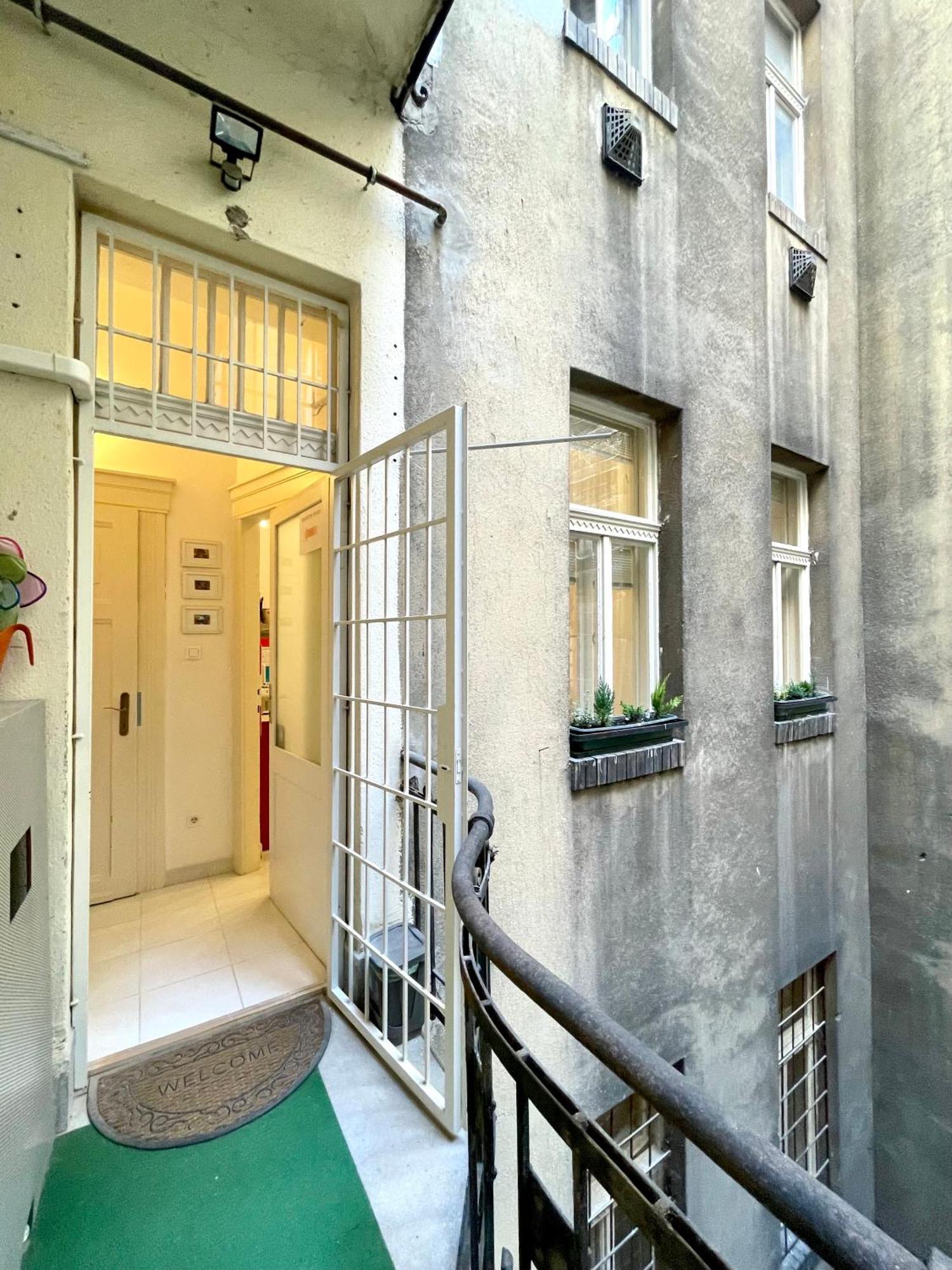 Rainbow Pearl Apartment At St Stephen' S Basilica بودابست المظهر الخارجي الصورة