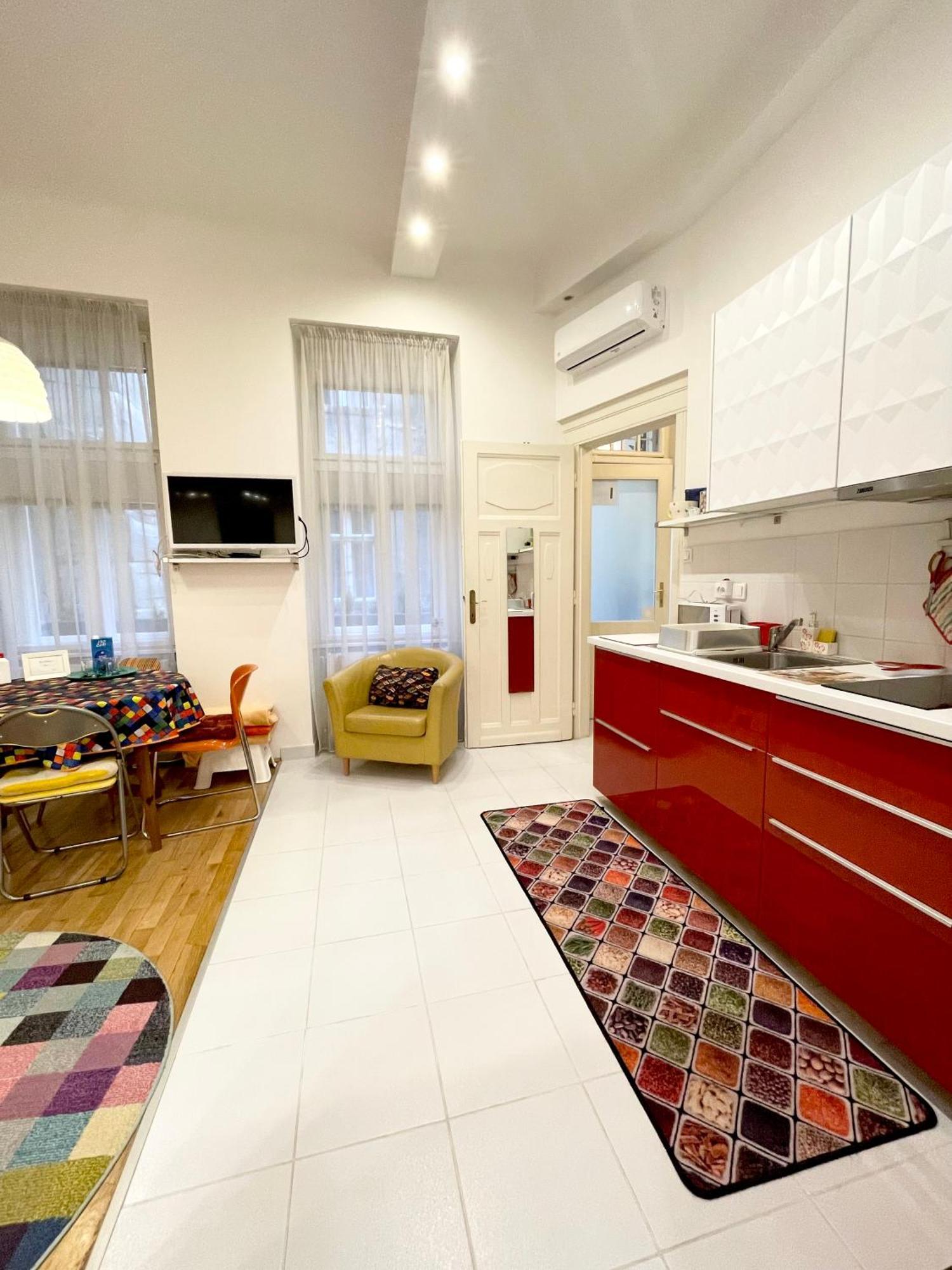 Rainbow Pearl Apartment At St Stephen' S Basilica بودابست المظهر الخارجي الصورة